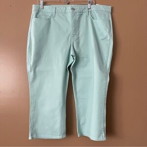 Lee Riders Light Mint Mid Rise Capri Pants size 18